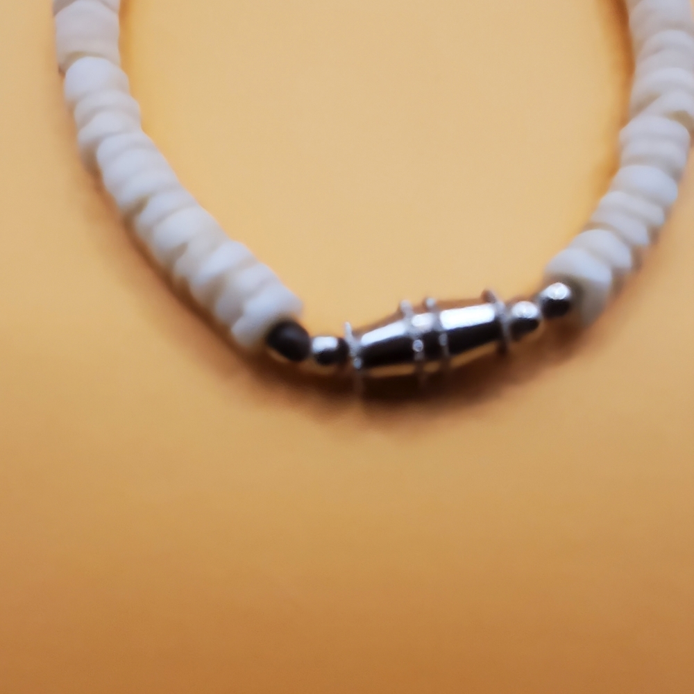 Vintage Shell Necklace - Picture 3 of 3